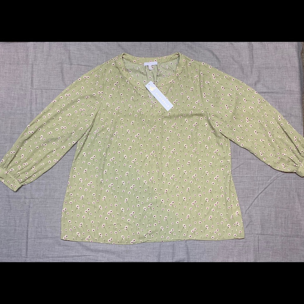 Marybelle Dia&Co Women's 1X V-neck Floral Blouse